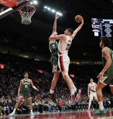 世界杯直播app入口-制霸内线！多诺万-克林根更新Ins晒近期赛场照与球迷分享